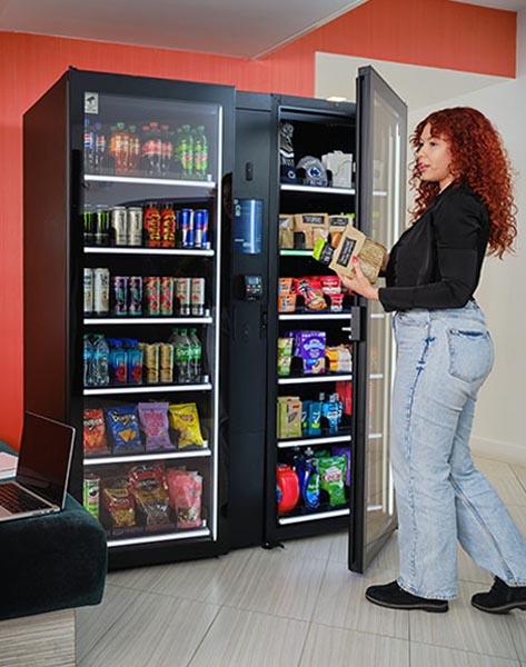 smart cooler Women-at-university-smart-store 02